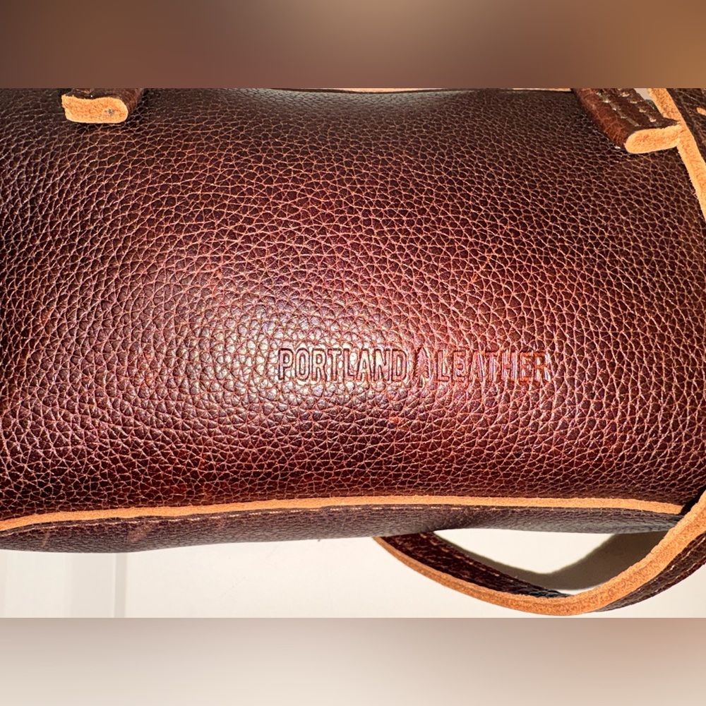 LIKE NEW Premium Portland Leather Small Sloan - Coldbrew Pebbled + Bonus Charm - Picture 2 of 16